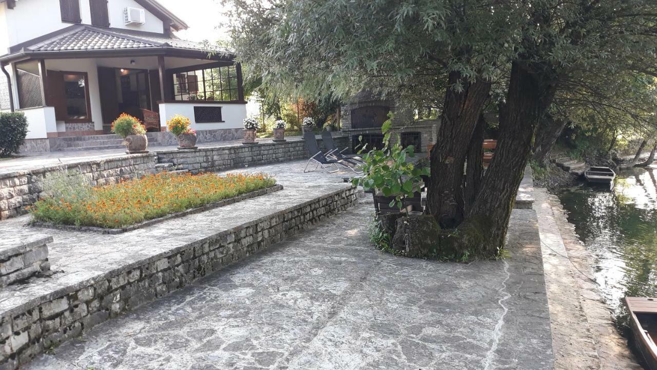 Hideaway Villa Bihac Exterior photo